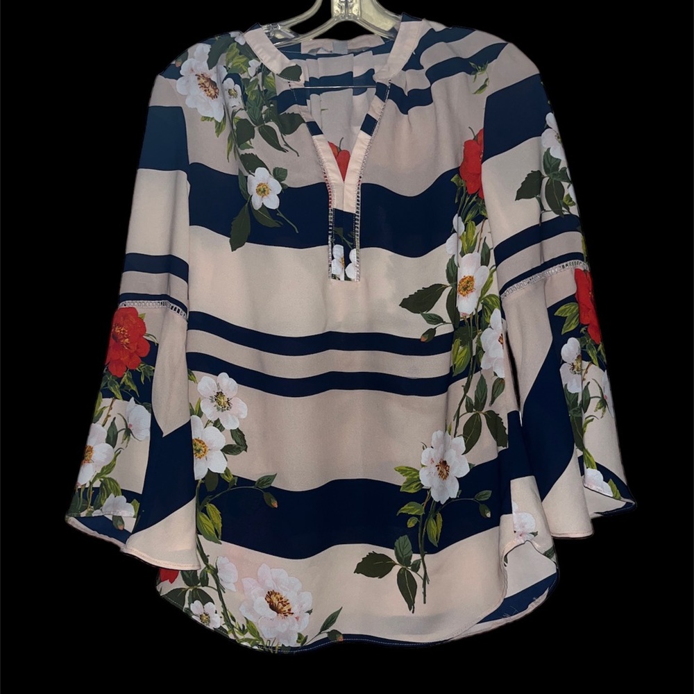 Valerie Stevens Floral Blouse With Bell Sleeves - Size Small